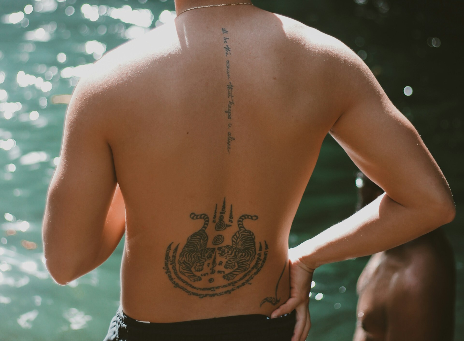 tatouage homme colonne vertebrale tatouage homme colonne vertebrale
