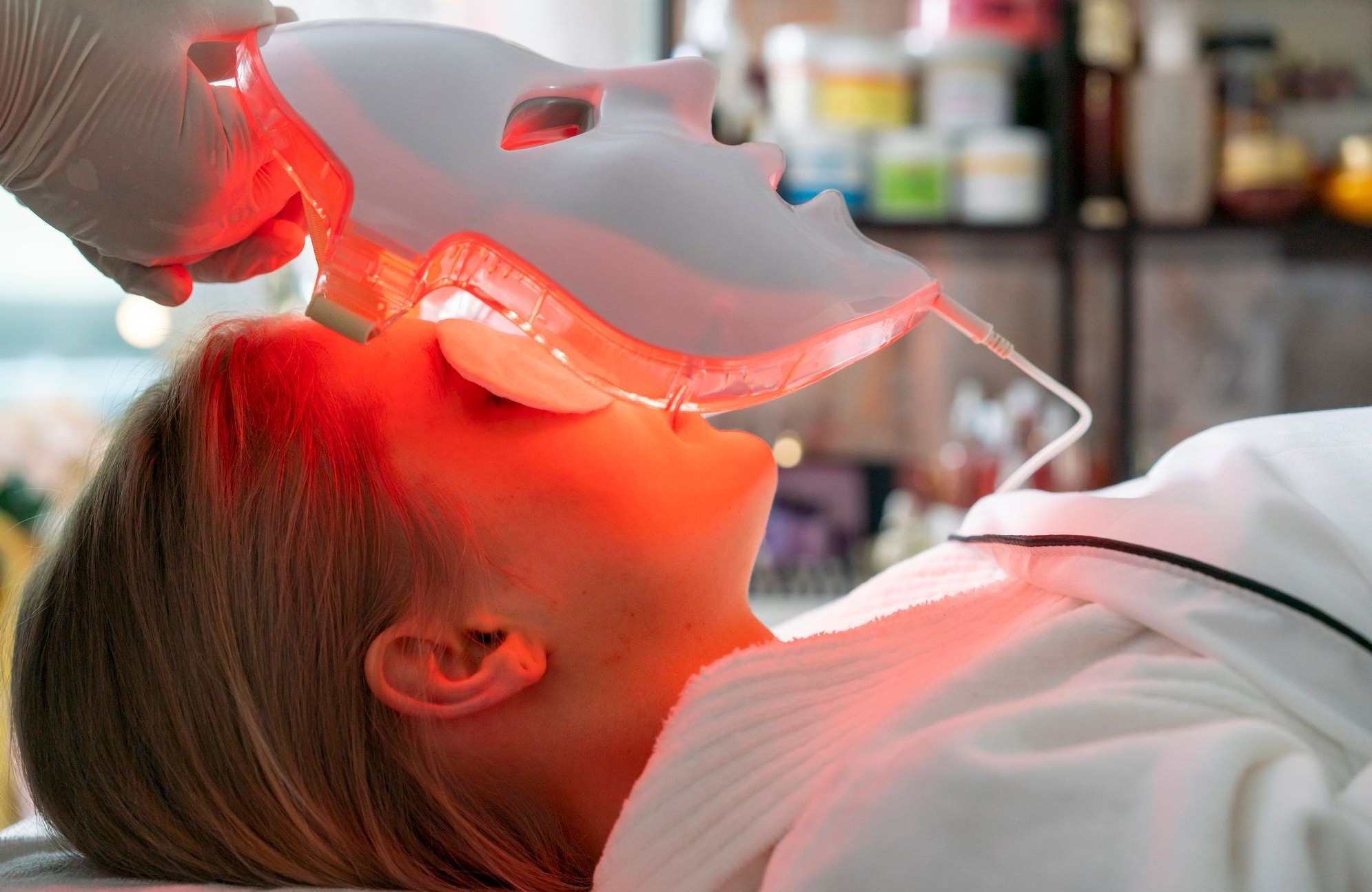 Masque LED visage : dangers réels